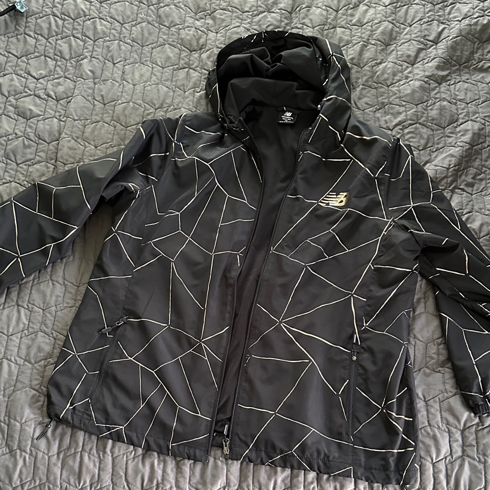 New Balance Women’s Black and Rose Gold lightweight windbreaker jacket